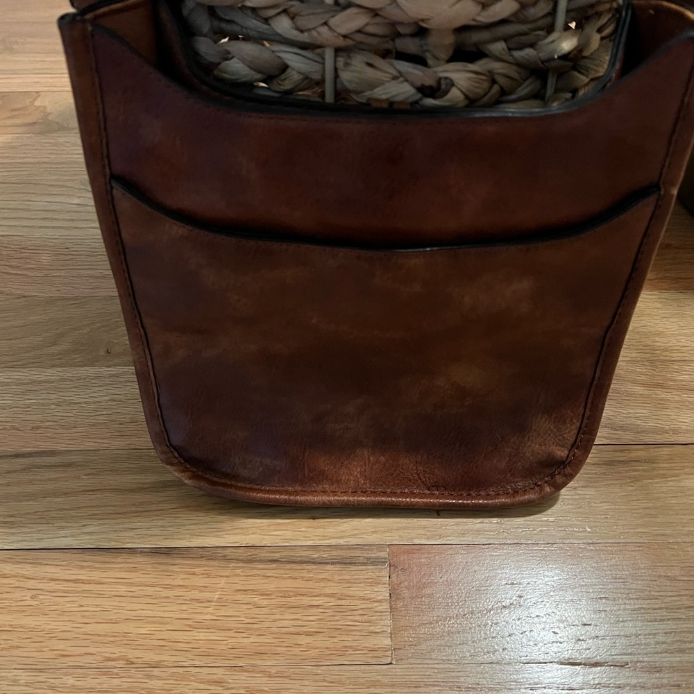 Elegant OKPTA Tan Leather Crossbody Bag - Picture 3 of 3